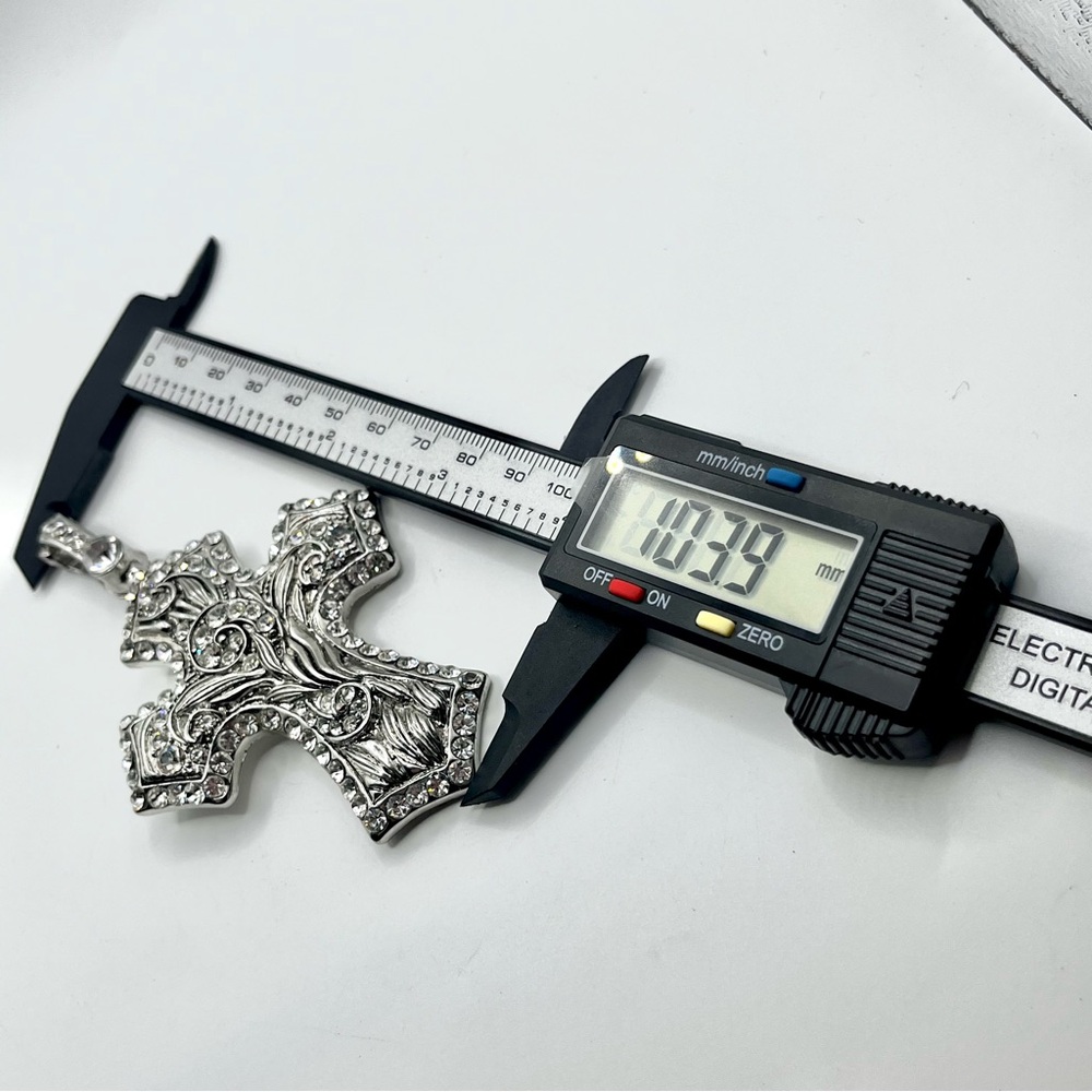 Victorian-Inspired Silver Filigree Cross Necklace - Picture 4 of 5